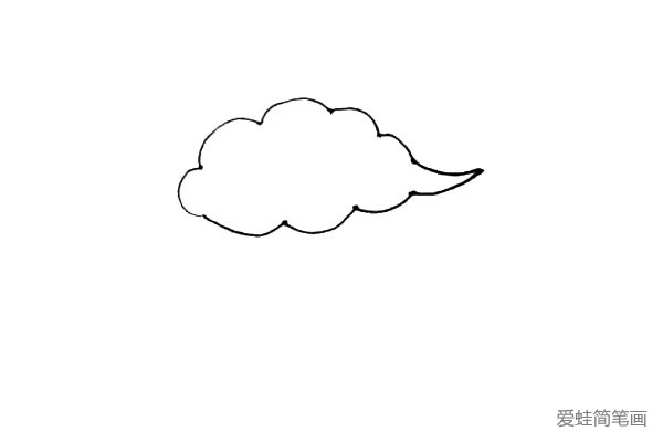 第一步:用波浪线画出云朵的形状,注意后面有个小尾巴.