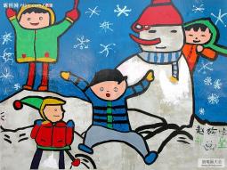 关于冬天的儿童画作品-我们在雪的世界里