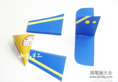 废物利用幼儿手工：卷纸芯制作小飞机