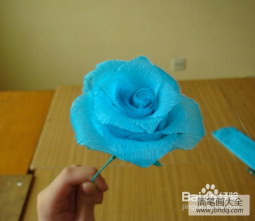 幼儿手工制作皱纹纸玫瑰花 三八妇女节送给妈妈的礼物