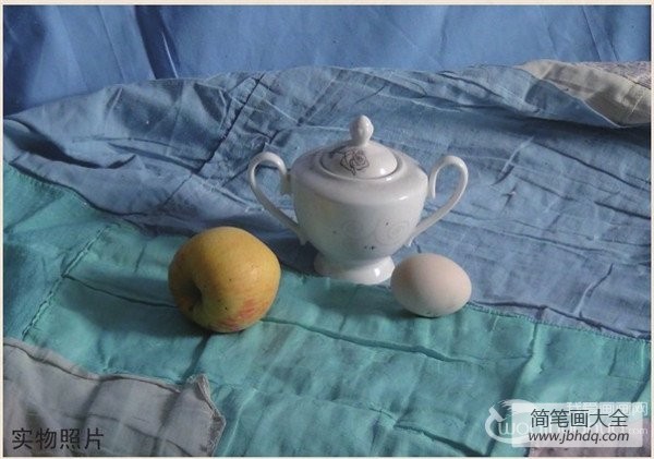 水粉静物组合写生：瓷壶、水果和鸡蛋组合的教程