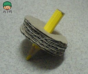 儿童手工小制作：纸板DIY陀螺的手工制作方法