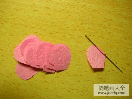 手工小制作：漂亮的小朵玫瑰手工制作方法