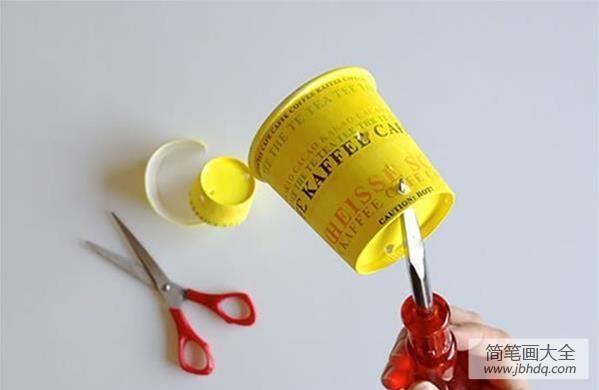 鸭子纸杯玩偶制作方法