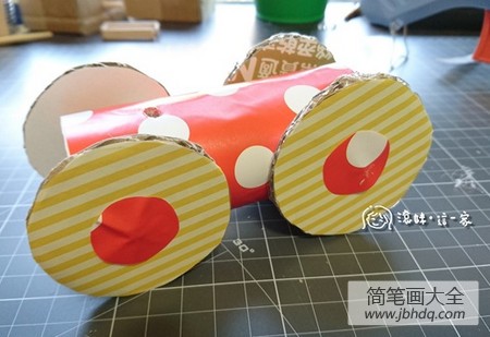 亲子手作DIY：纸卷回力车