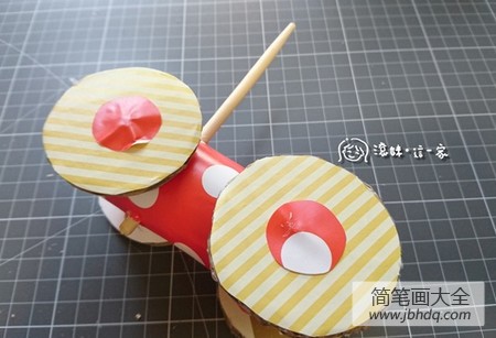 亲子手作DIY：纸卷回力车