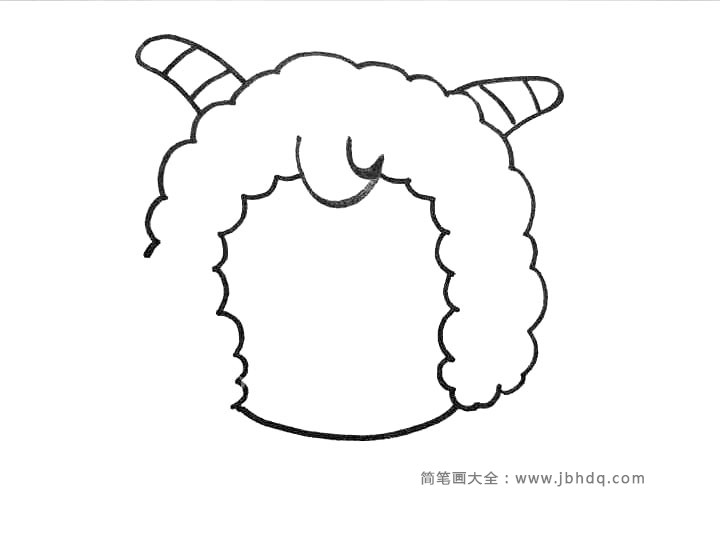 2.在刘海的两边画上喜羊羊的头发，两个尖尖的小羊角，左下方头发部分留空出来，还有脸部分。