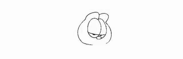 第二步  接着画出两个紧挨着的大鸭蛋作为加菲猫的眼睛，在里面加上一条横线，再在给它加上眼珠，然后在两个鸭蛋相接的地方画一个小圆，作为它的鼻子。