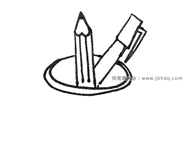 第四步：绕着两支笔，画上一个椭圆形，注意有两层。