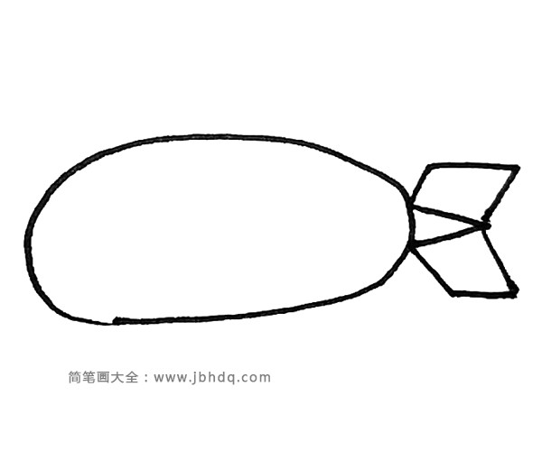第二步：在身子后面画上一个尖角，再画上两个倾斜的方形作为潜水艇的尾部。