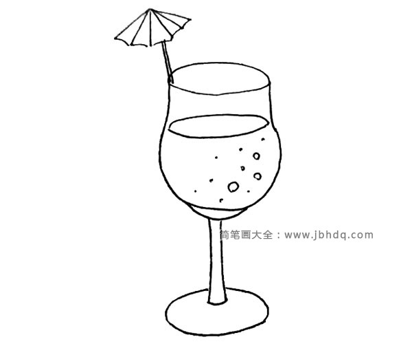 第六步：在杯口上加一些的小装饰，例如画上一把小伞。