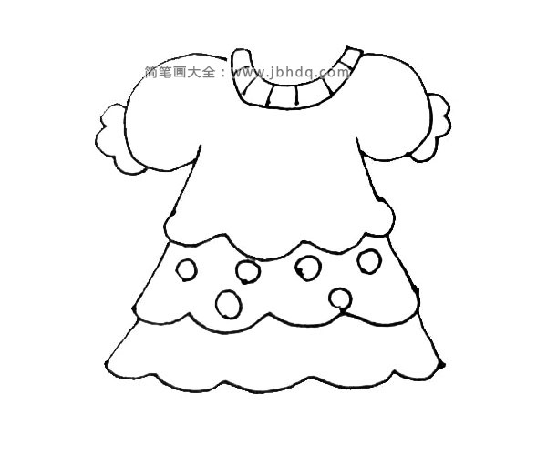 第五步：在袖口处用波浪线画出一点装饰，并在裙摆处画上一点自己喜欢的装饰图案。