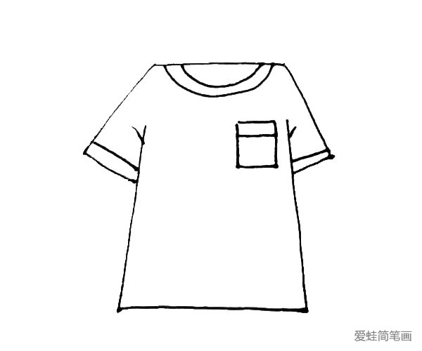 第四步：在领口下面，画上一个方形的口袋，在两边的袖口加上一条横线，作为装饰。
