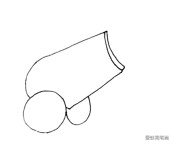 第三步：再画上半个椭圆形的轮子，以及在炮口加上一层的厚度。