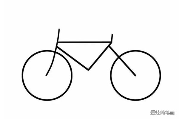 第五步:画一根连接三角形和后轮的线，然后在三角形偏后的位置画一根短线，当做自行车的后座连接杆。