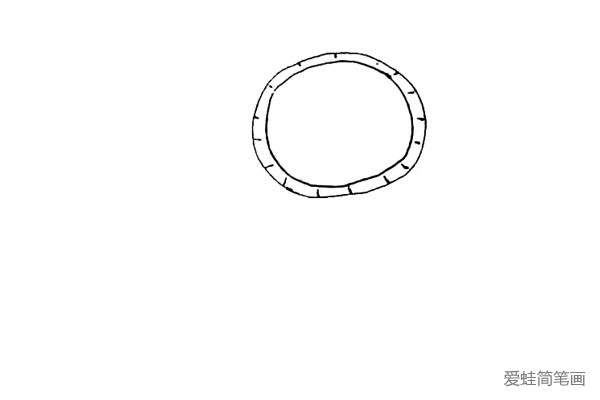 第二步：里面再画上一个圆形，并画上一点小装饰线。