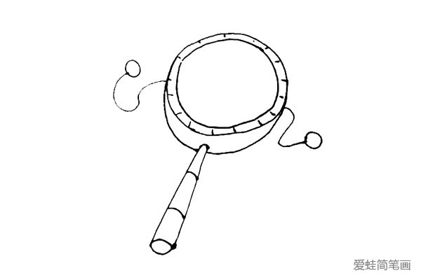 第五步：在圆形的两边，画出去两条曲线，并在末端画上一个圆形，作为击打的小球。