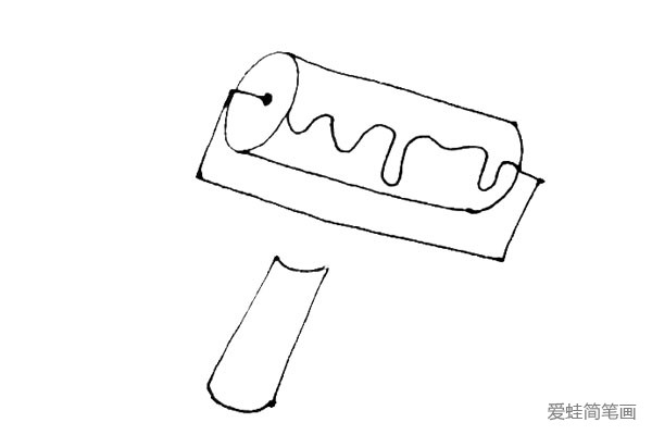 第五步：在下面，画两条竖线，也用弧线连接起来，作为把手。