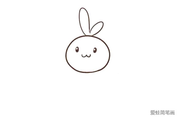 第三步:接着画出兔子萌萌的眼睛，眼睛中间闪烁着好吃的胡萝卜~~~，再画出兔子的三瓣嘴。