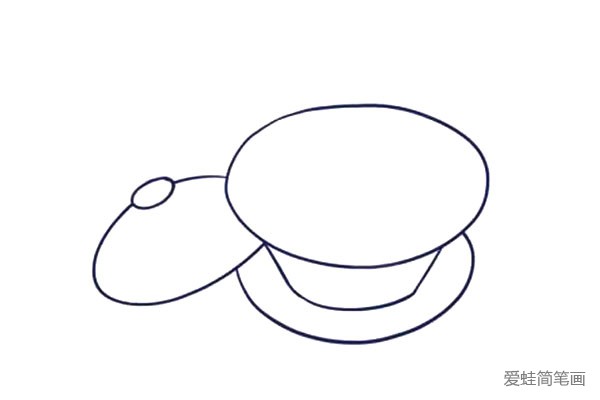 4.茶杯下面围绕底部画一个半圆，作为茶杯的托盘。
