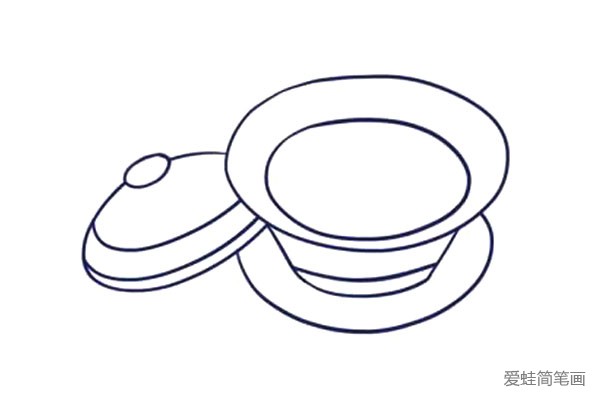 5.勾画出茶杯的厚度轮廓。