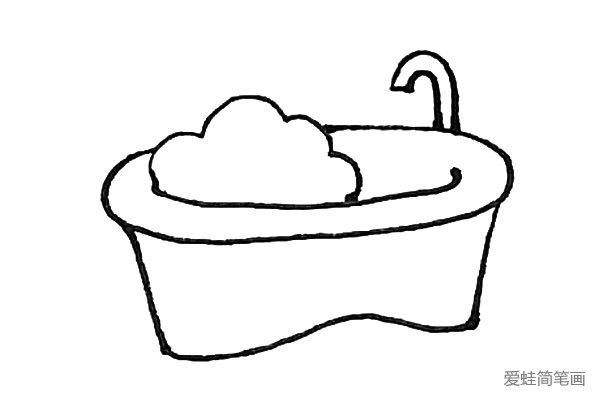 第五步：浴缸旁边，再画上一个弯曲的水龙头。