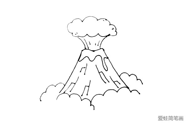 第六步：从山口画出两条弧线，往外扩，上面画上一朵云的形状，作出喷出岩浆的感觉。