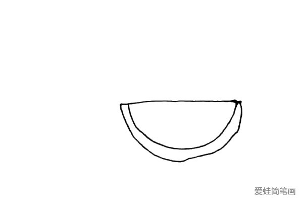 第二步：在里面，再画上一个半圆作西瓜皮。