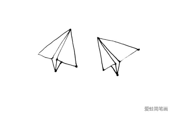 第五步：一只纸飞机太孤单了，用同样的方法再画一只纸飞机吧。