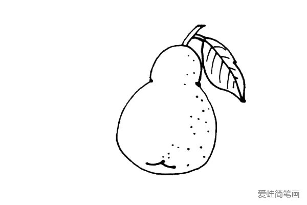 第五步：梨的里面，画上两段小弧线作为梨的结构，再点上一些梨特有的小点。