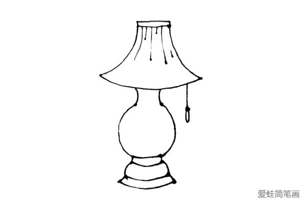 第五步：在灯罩上，画上一些长短不一的线段作为装饰，再画上一个开关。