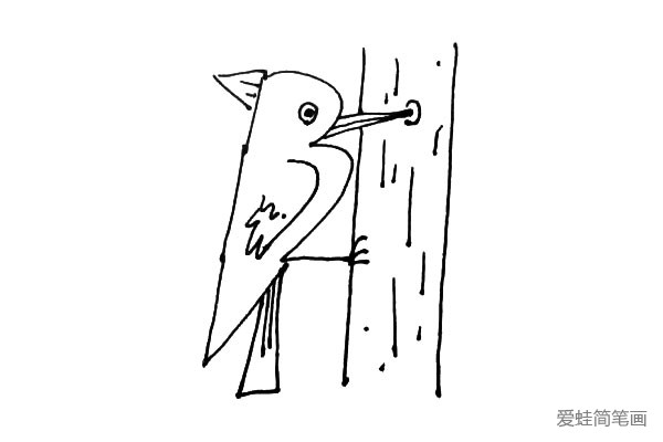 第六步：点上眼睛的黑点，在啄木鸟的身上和树干画上一些装饰线条。