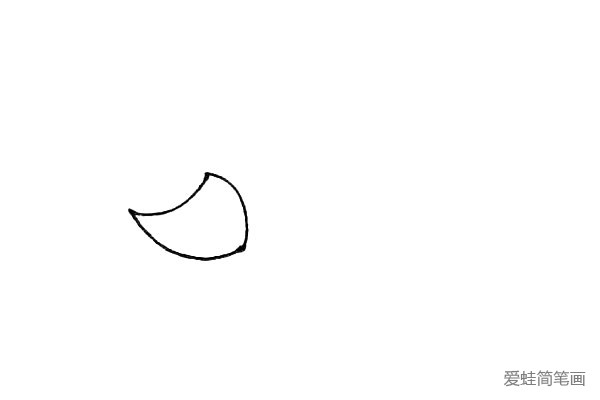 第一步：先画一个有点像号角的形状做刺猬的头。