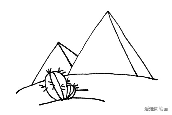 第五步：旁边用同样的方法画上一个小的金字塔。
