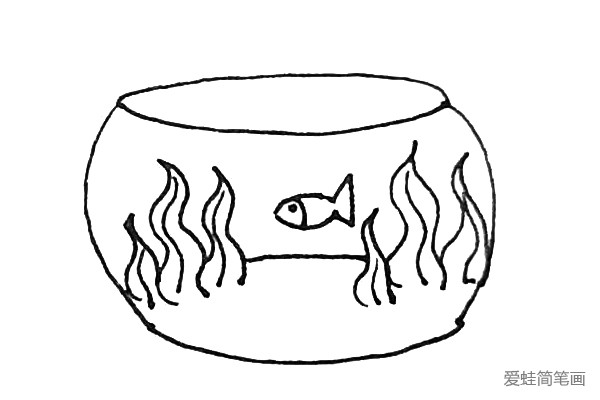 第五步：鱼缸里面，还要画上自己喜欢的鱼儿，可以自由发挥。