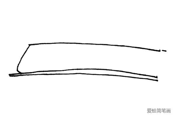 第二步：上面再画上一条平行的长弧线，前面用一条斜线画出火车头的形状。