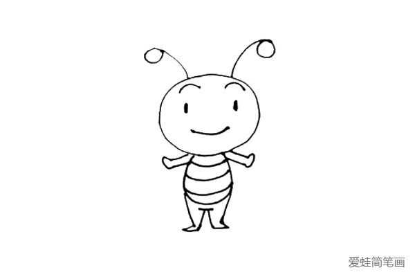 第五步：接着在身子的左右画上蜜蜂的手，下面还要画上它的脚。