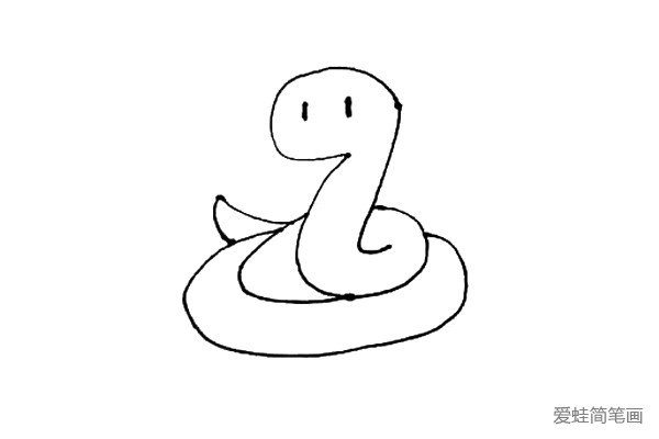 第五步：身体的后面画上一截蛇的小尾巴。