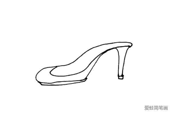 第五步：给高跟鞋加上鞋底，后面高跟的地方也要加鞋底。