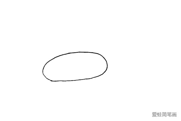 第一步：首先，我们在纸上画上一个椭圆形作面包的外形。