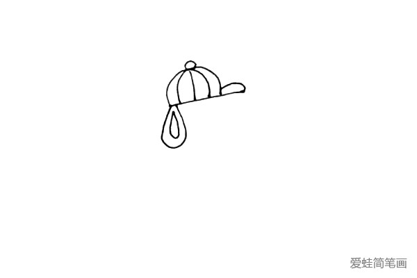 第二步：在帽子的下面，画上一个水滴的形状，再在里面画上一个水滴的形状，这是它的耳朵。