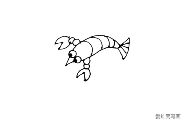 第四步：接着画上小龙虾的爪子，先画上两个小圆，再画上尖嘴钳。