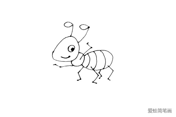 第四步：接着画上小蚂蚁的手和脚，用一些小折线来表示就可以。