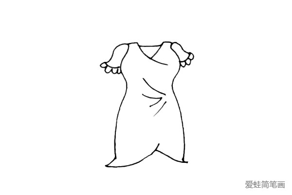 第四步：画上连衣裙的袖子，袖子边缘可以画上一些小的装饰品。