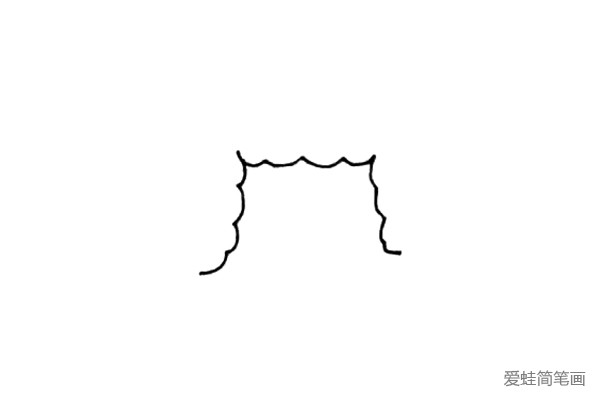 第一步：先用波浪线画上一个几何形状表示懒羊羊的毛发。