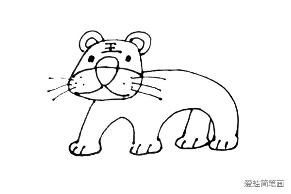 第五步：用竖线画上老虎后面的一条腿，再画上老虎的脚就可以了。