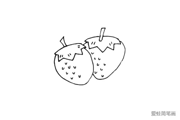 第四步：紧挨着第一颗草莓画上一个半椭圆，里面同样画上上面的小颗粒。