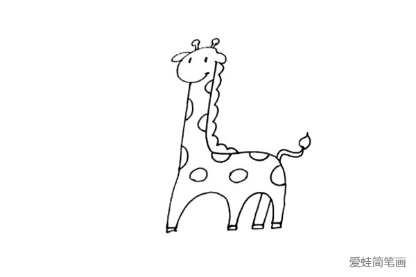 第六步：长颈鹿的尾巴虽然很小，但我们也别忘了添上他的小尾巴，这样，我们的长颈鹿画好了。