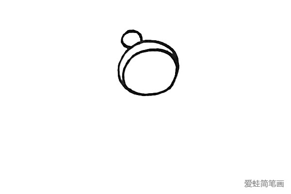 第二步：在大圆里面画上一条弧线，弧线上面的部分表示帽子，再画上一个小圆表示帽子上面可爱的球球。