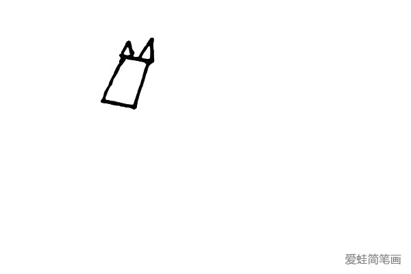第一步：先画上一个倾斜的梯形和两个小三角形表示木马的头部和它的耳朵。